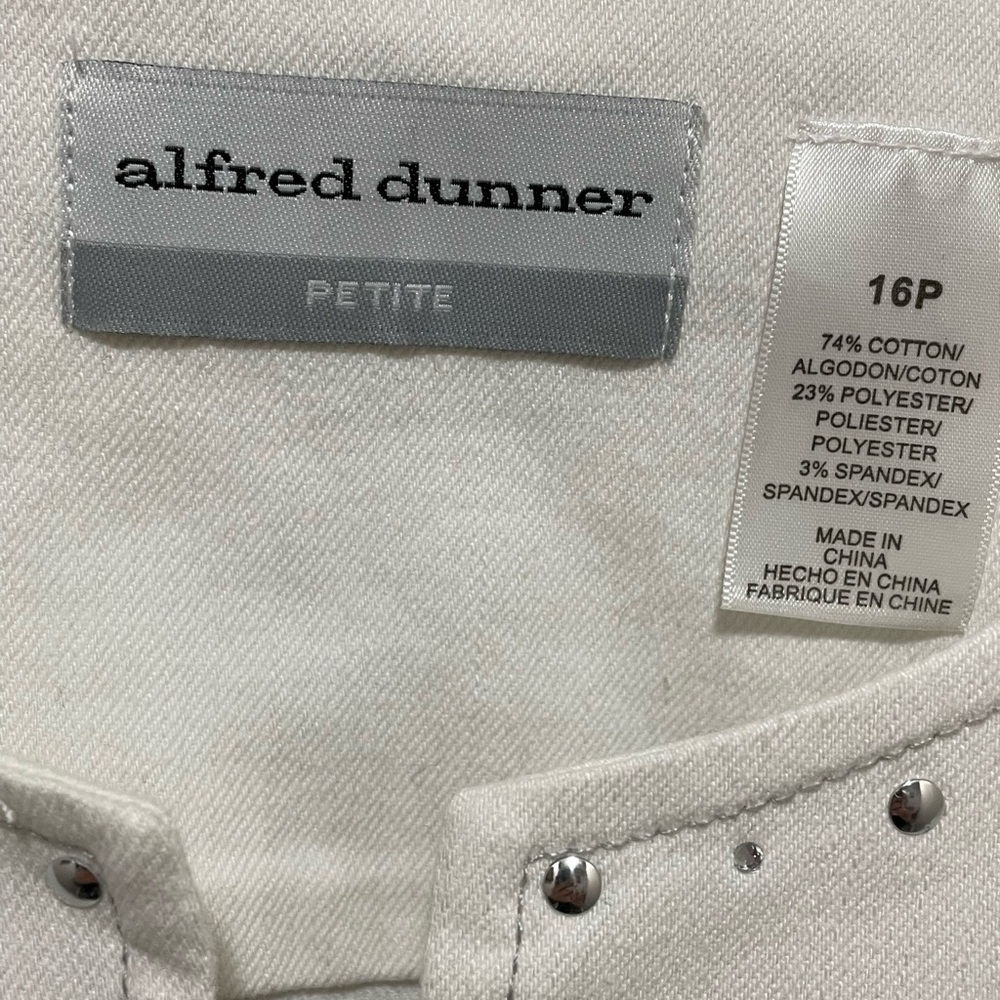 Alfred Dunner women’s Denim stretch white Jean Jacket. Size petite 16 . - Picture 3 of 8